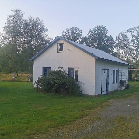 Vacker Hus I Naturen Fröseke エクステリア 写真