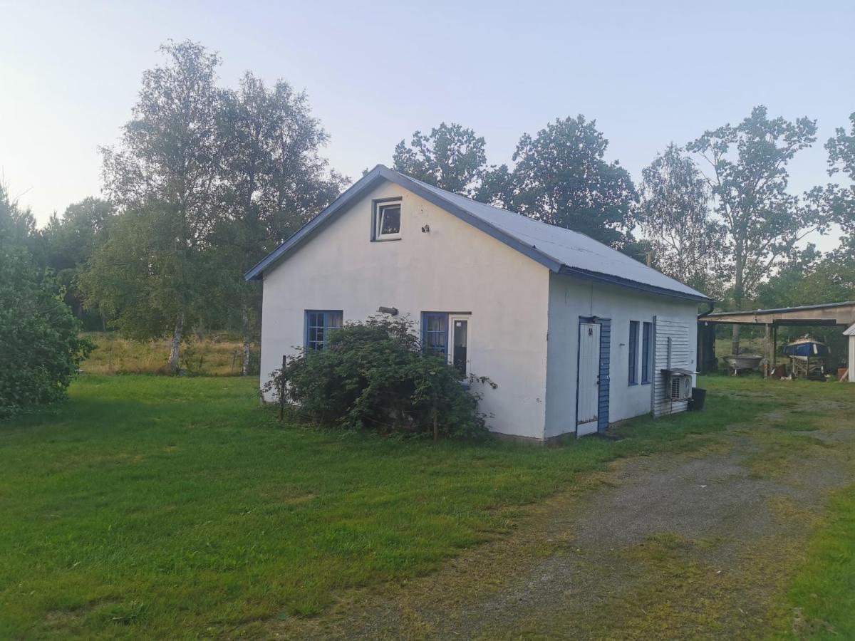 Vacker Hus I Naturen Fröseke エクステリア 写真