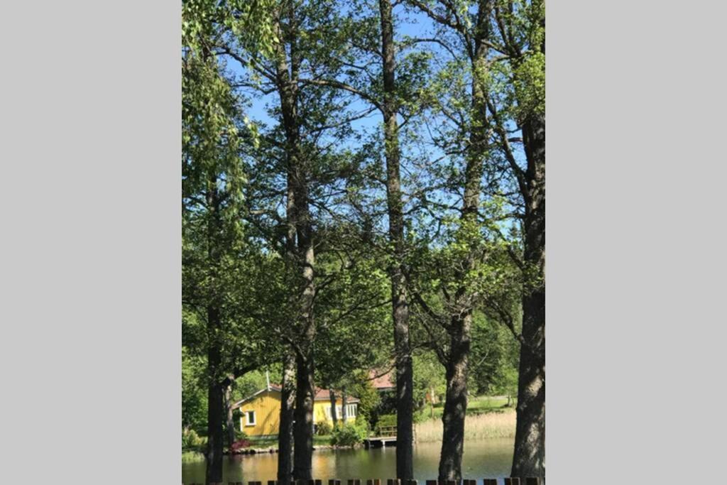 Vacker Hus I Naturen Fröseke エクステリア 写真