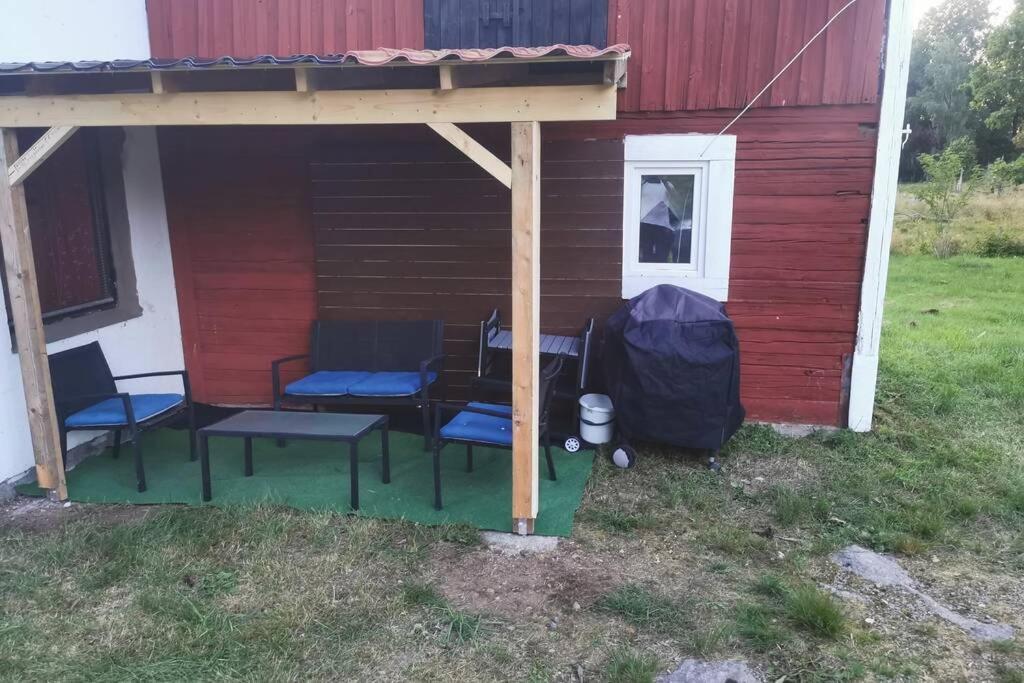 Vacker Hus I Naturen Fröseke エクステリア 写真