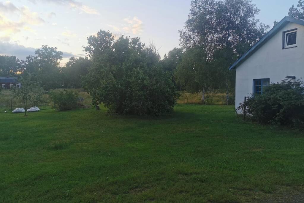 Vacker Hus I Naturen Fröseke エクステリア 写真