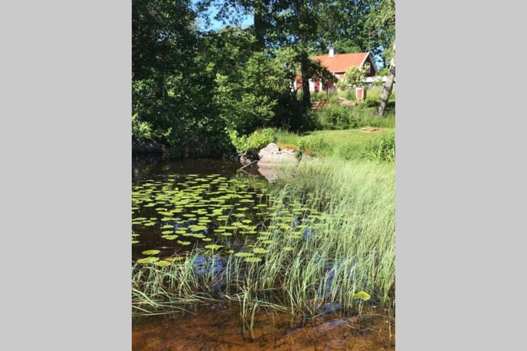 Vacker Hus I Naturen Fröseke エクステリア 写真