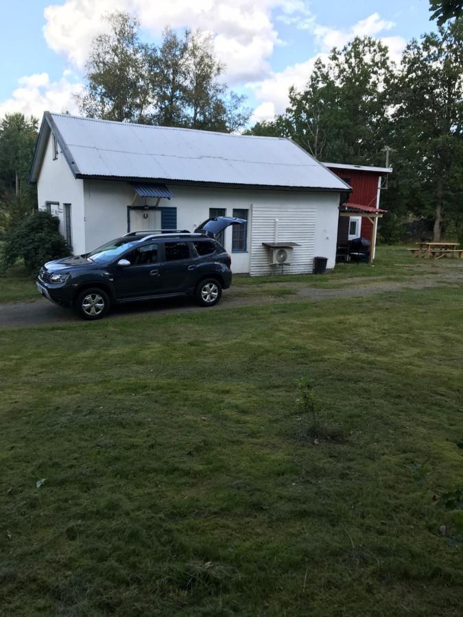 Vacker Hus I Naturen Fröseke エクステリア 写真
